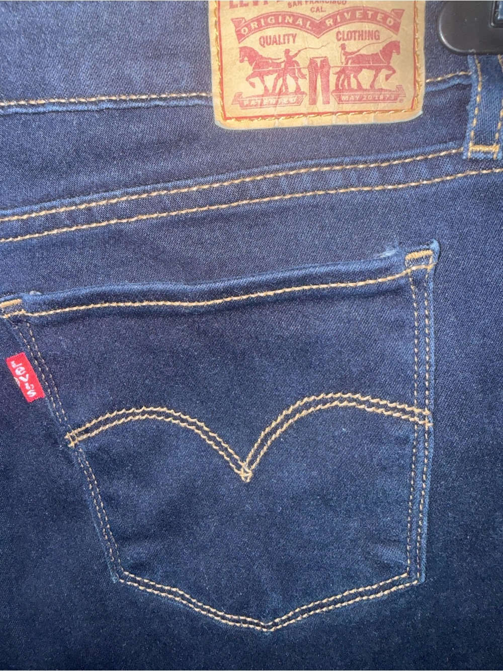 Levi's Indigo Blue Denim Jeans very comfortable stretchy